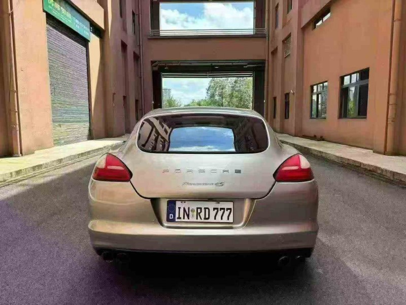 重庆13年保时捷帕拉梅拉8