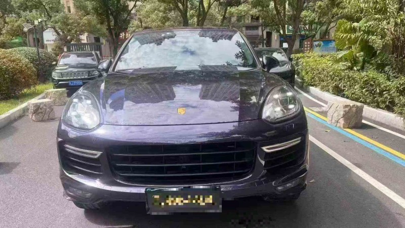 湖州17年保时捷卡宴1