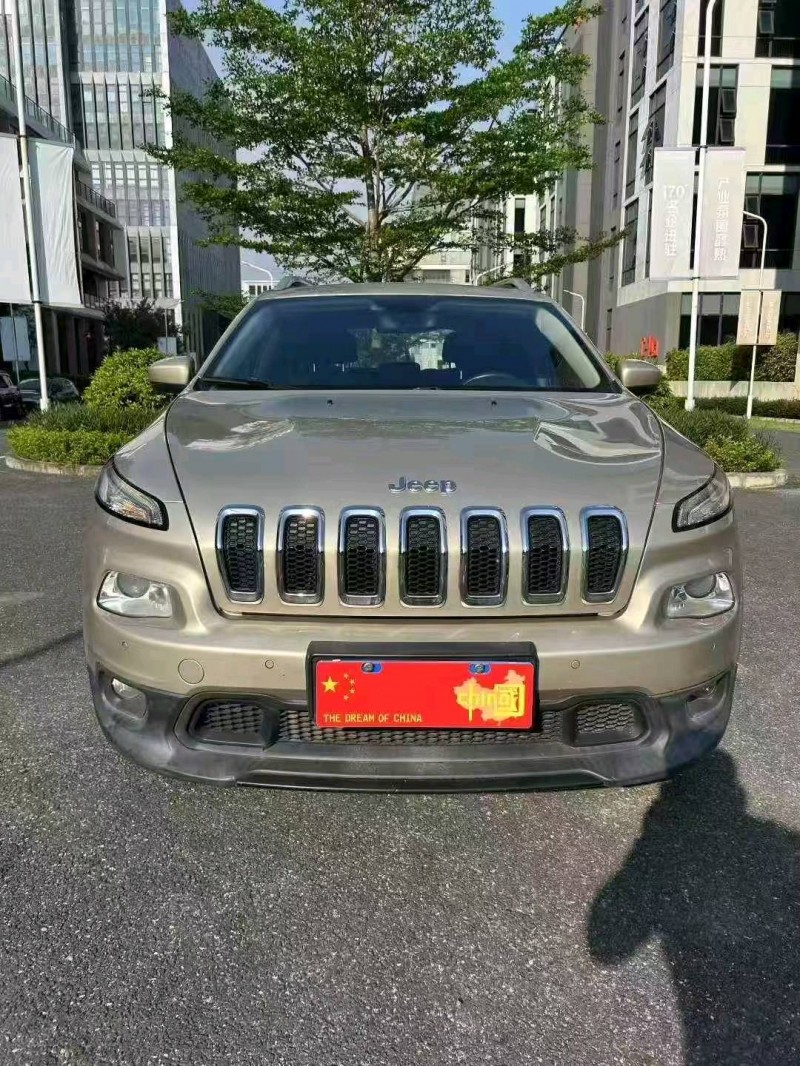 广州16年Jeep自由光1