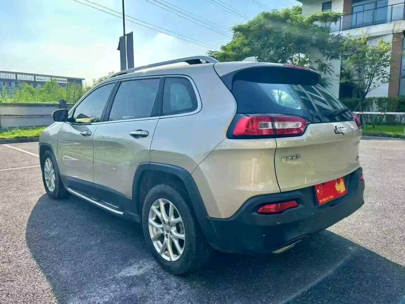 广州16年Jeep自由光9