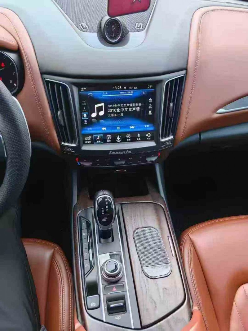 景德镇18年玛莎拉蒂Levante5