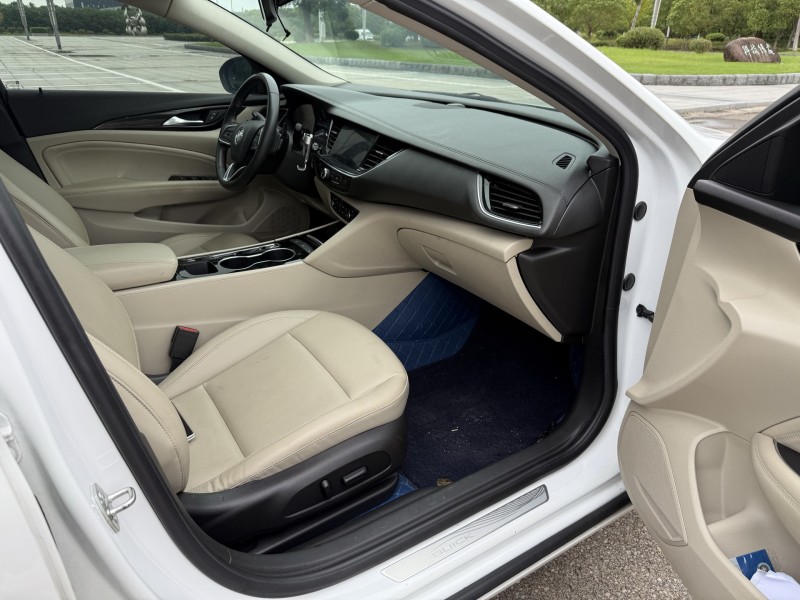 盐城21年别克君威6