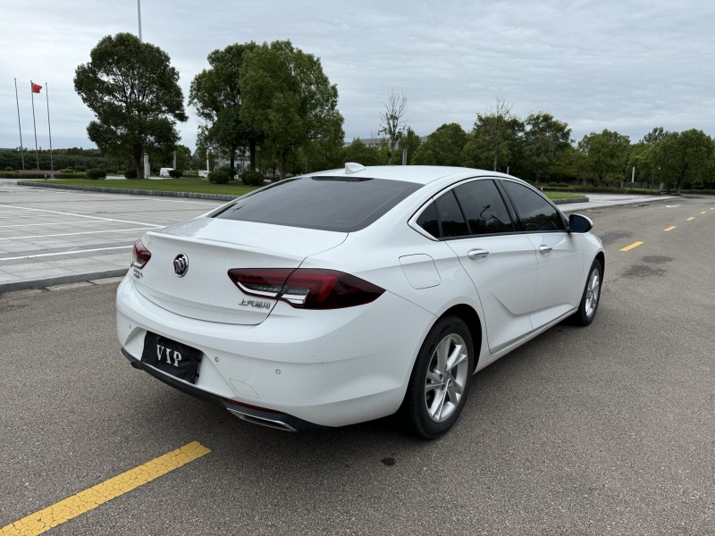 盐城21年别克君威8