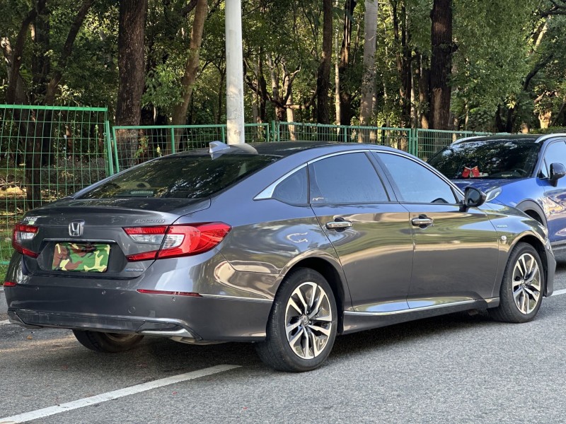 东莞19年本田雅阁8