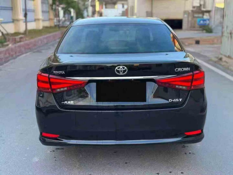 三明17年丰田皇冠8