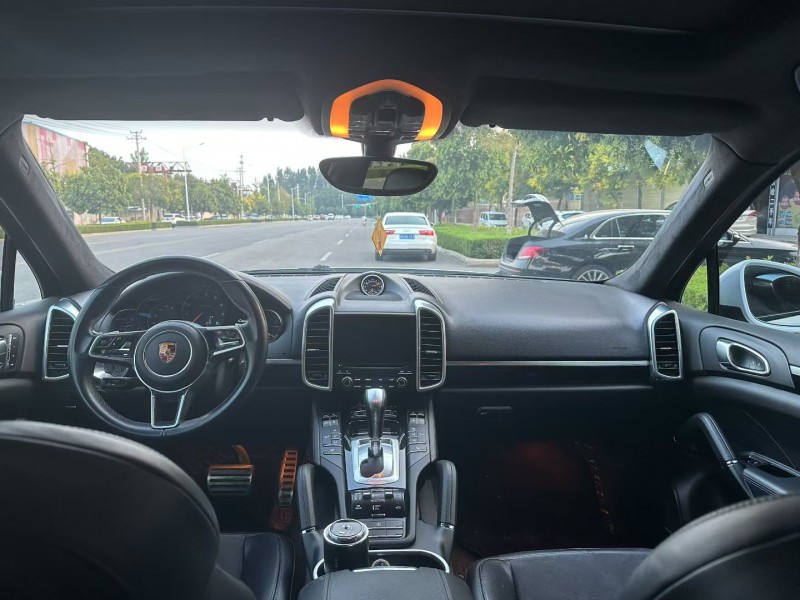 许昌18年保时捷卡宴8