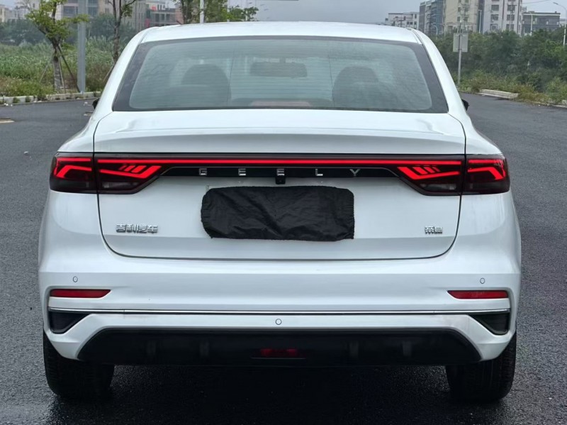 汕头23年吉利帝豪8