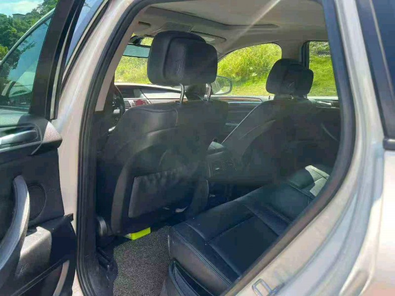 三明14年宝马X66