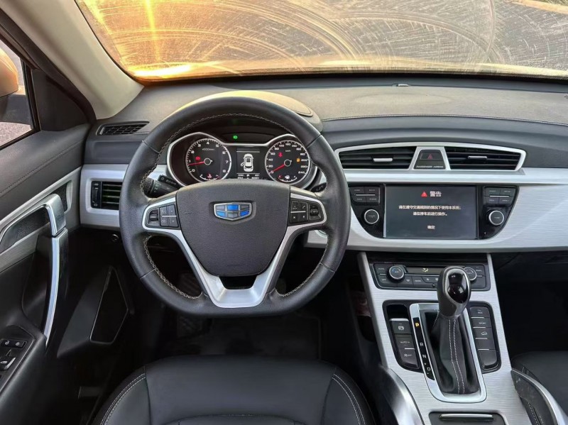 汕头19年吉利博越4