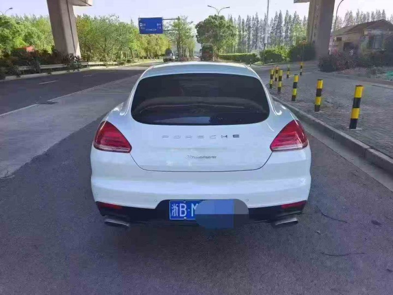 湖州15年保时捷帕拉梅拉8