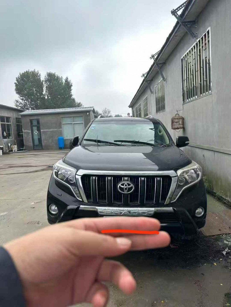 青岛16年丰田普拉多1