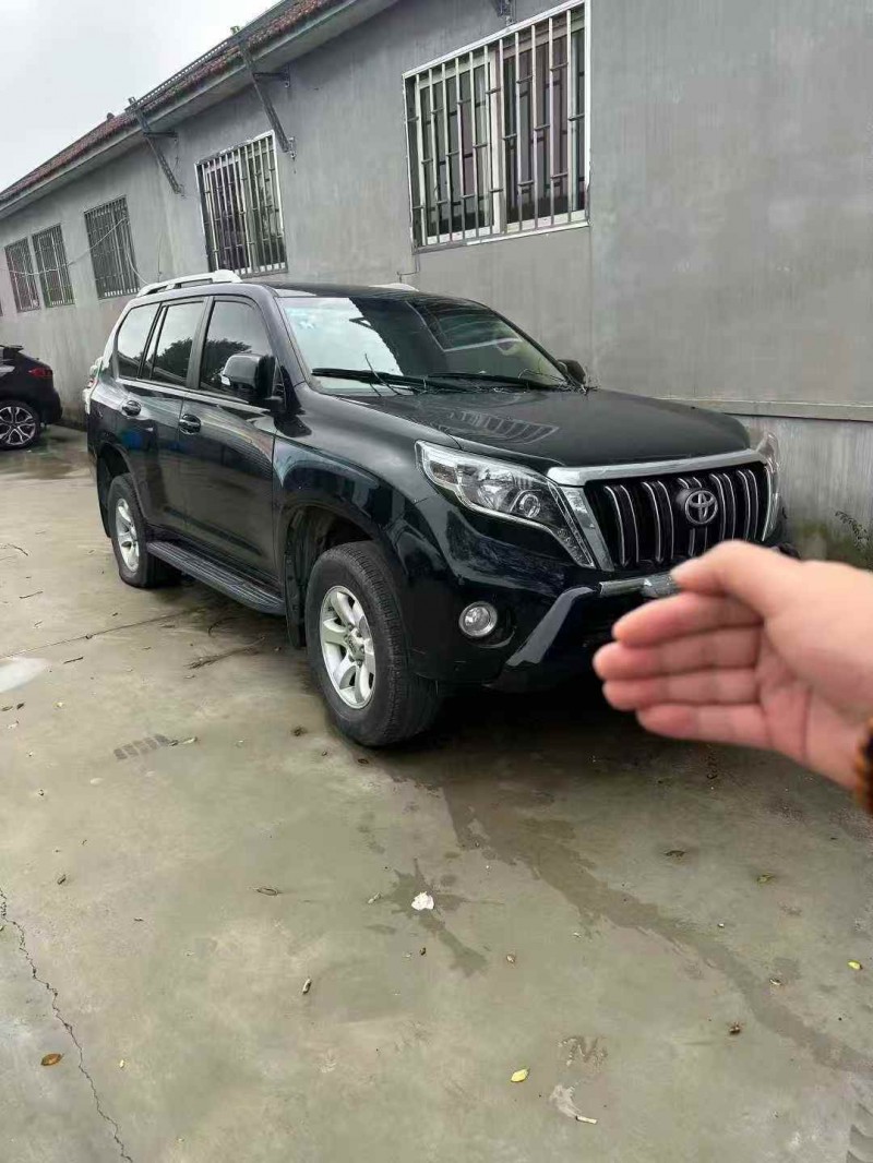 青岛16年丰田普拉多2