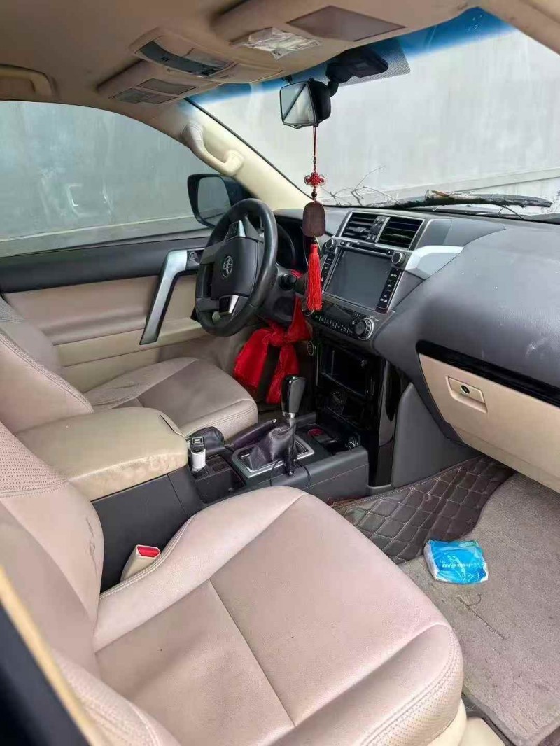 青岛16年丰田普拉多5