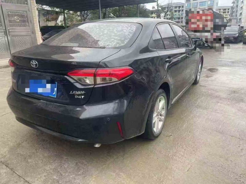 枣庄21年丰田雷凌8