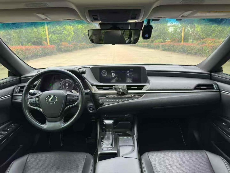 苏州19年雷克萨斯ES7