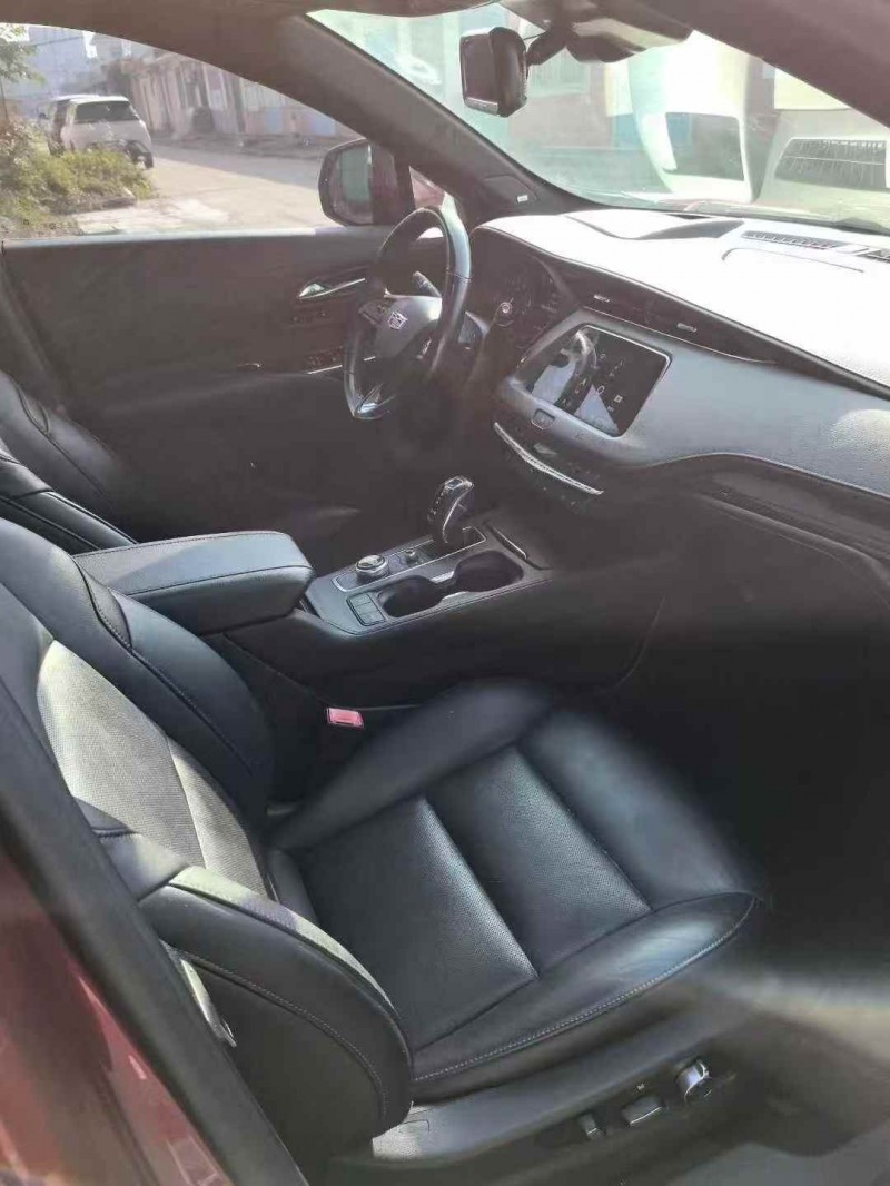 济宁19年凯迪拉克XT44