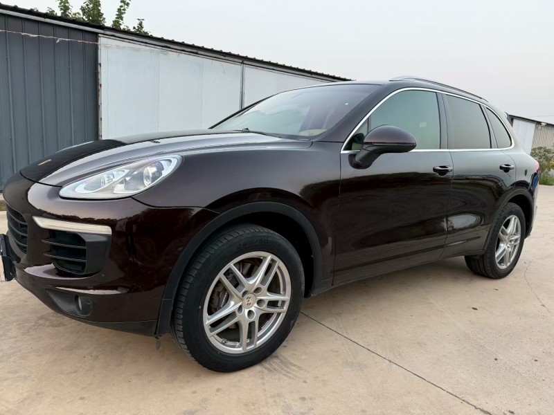 东营16年保时捷卡宴2