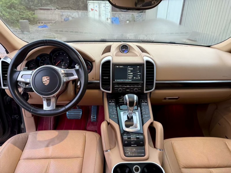 东营16年保时捷卡宴4