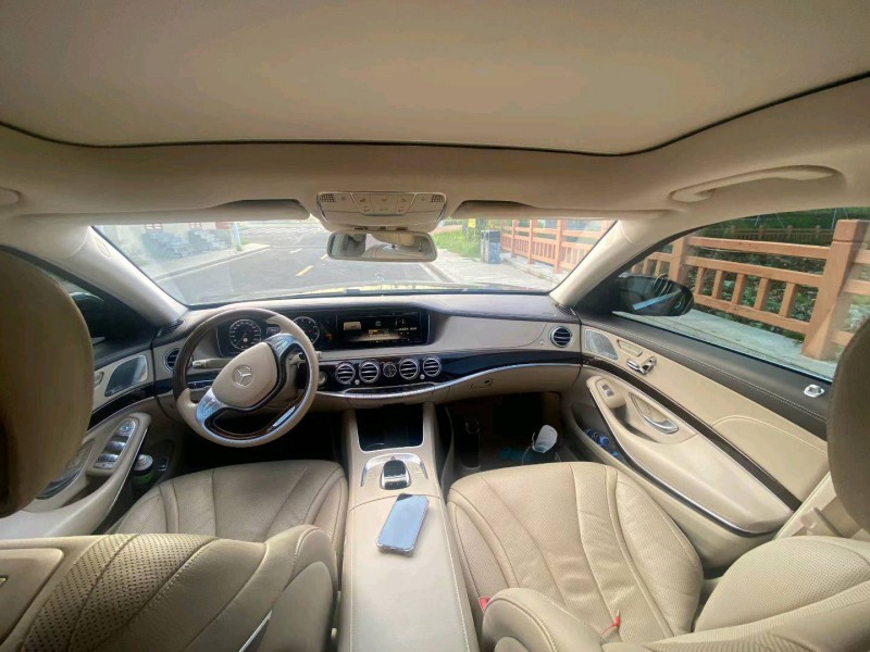 广州16年奔驰迈巴赫S级4