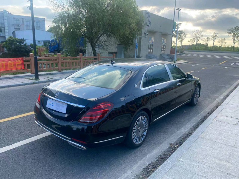 广州16年奔驰迈巴赫S级8