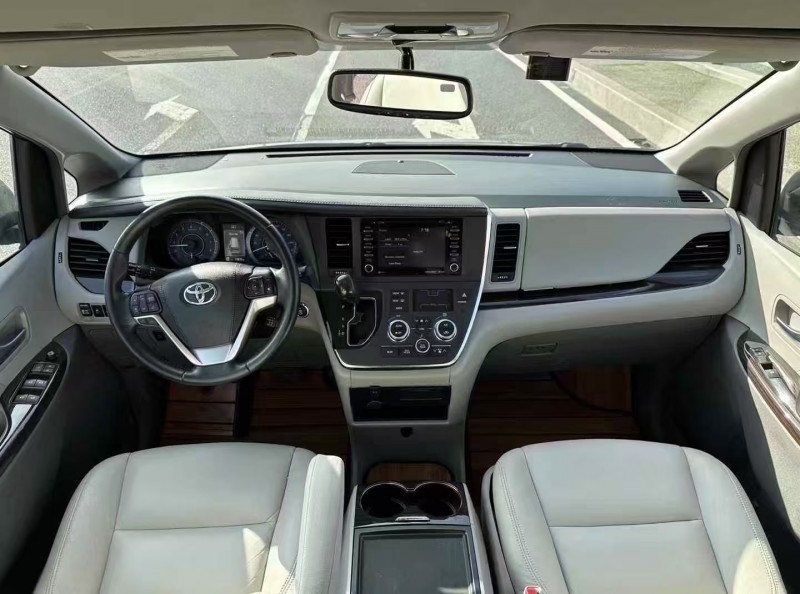 青岛19年丰田塞纳6