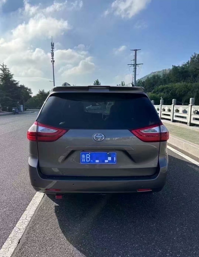 青岛19年丰田塞纳9