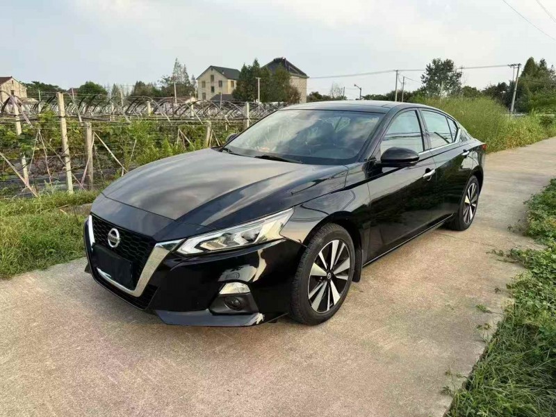 宁波21年日产天籁3