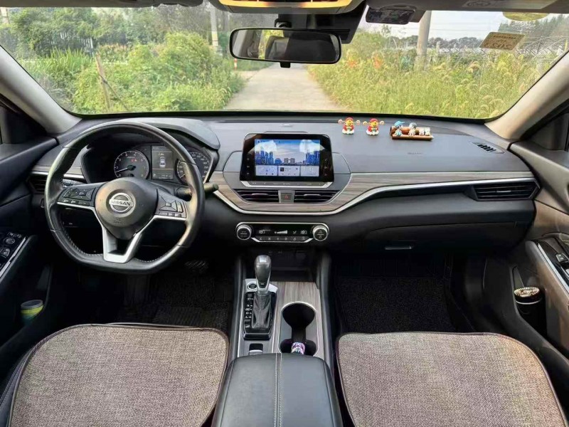 宁波21年日产天籁4