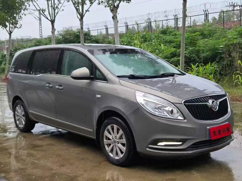 保定17年别克GL82