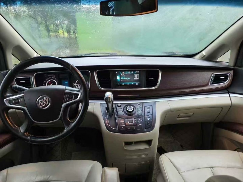 保定17年别克GL89