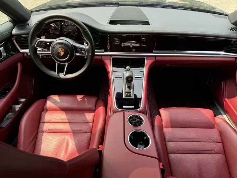 保定18年保时捷帕拉梅拉4