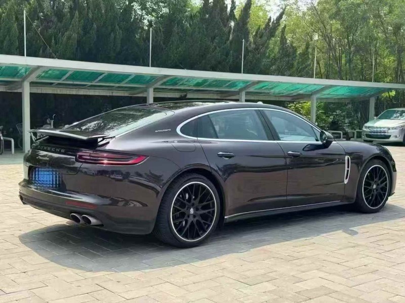 保定18年保时捷帕拉梅拉8