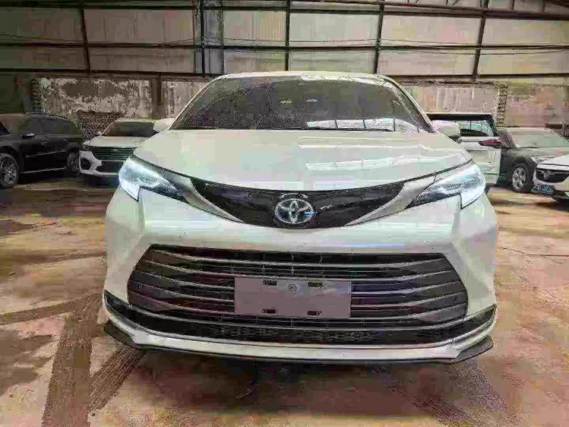 石家庄23年丰田塞纳1