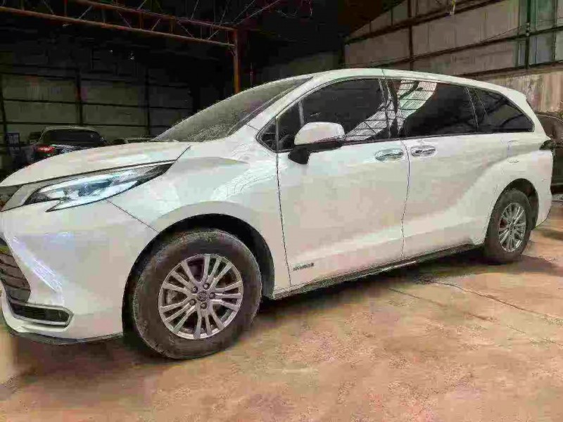 石家庄23年丰田塞纳2