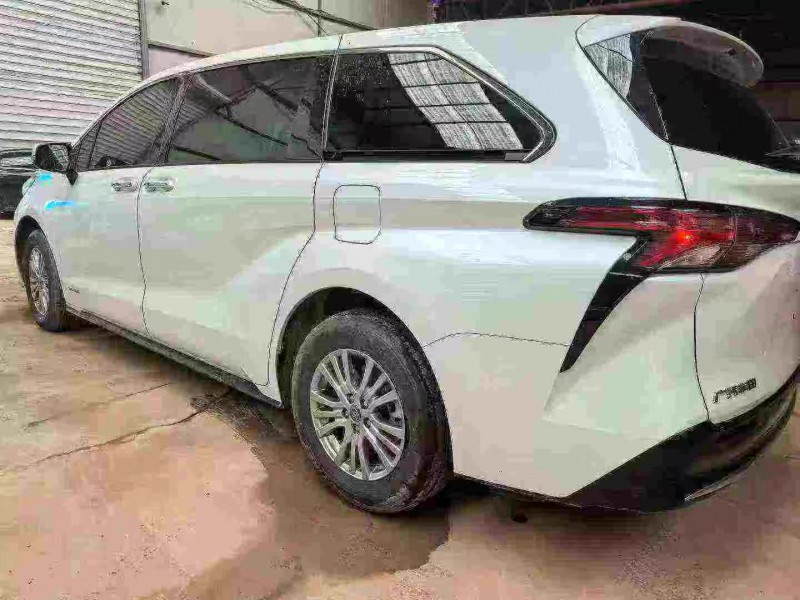 石家庄23年丰田塞纳3