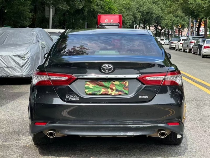 东莞18年丰田凯美瑞8