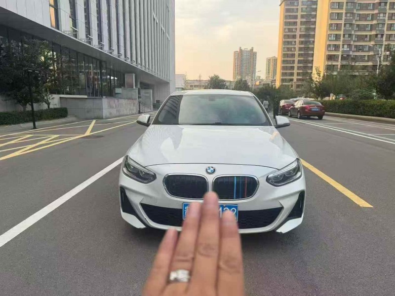 泰安19年宝马1系1