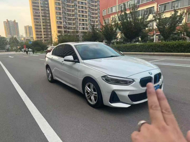 泰安19年宝马1系3