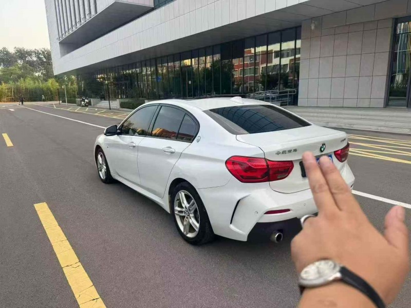 泰安19年宝马1系7
