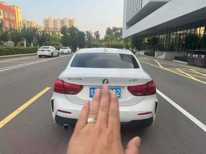 泰安19年宝马1系9