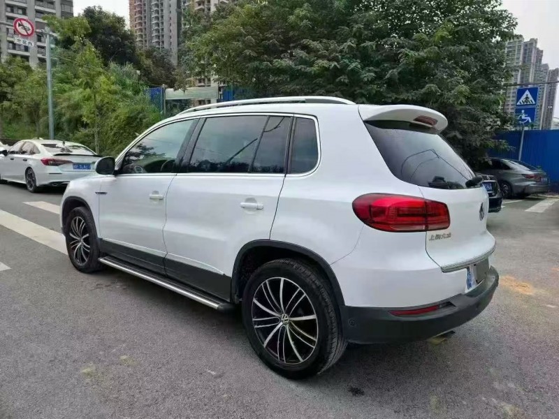 南宁16年大众途观8