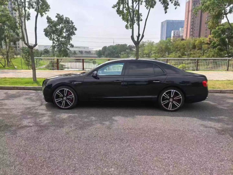 南通16年宾利飞驰8