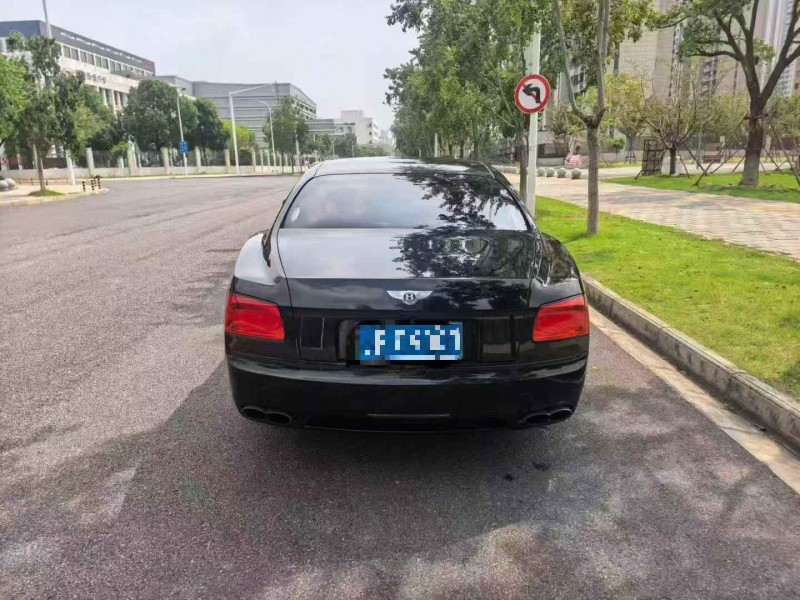 南通16年宾利飞驰9