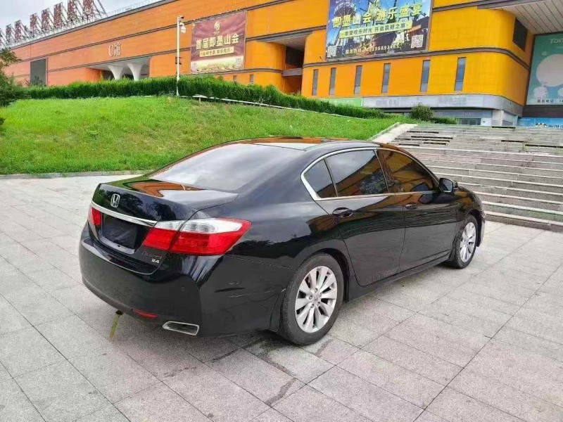 菏泽15年本田雅阁8