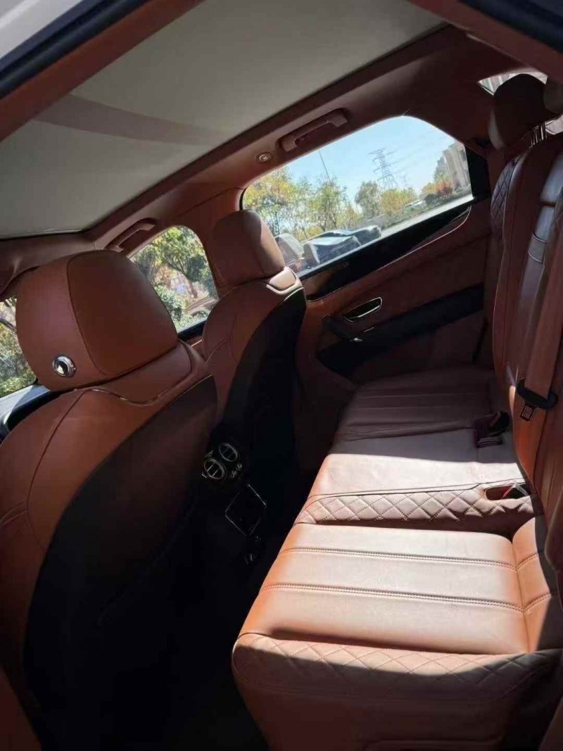 东营17年宾利添越5