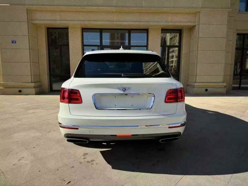 东营17年宾利添越8