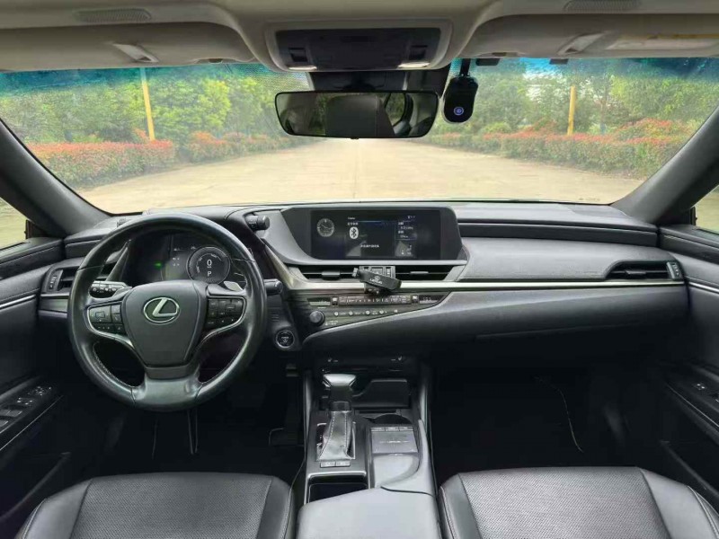 苏州19年雷克萨斯ES5