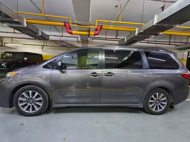 十堰20年丰田塞纳3