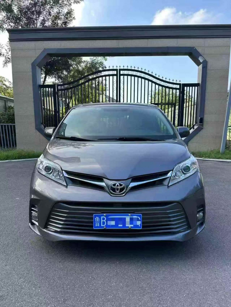 枣庄19年丰田塞纳1