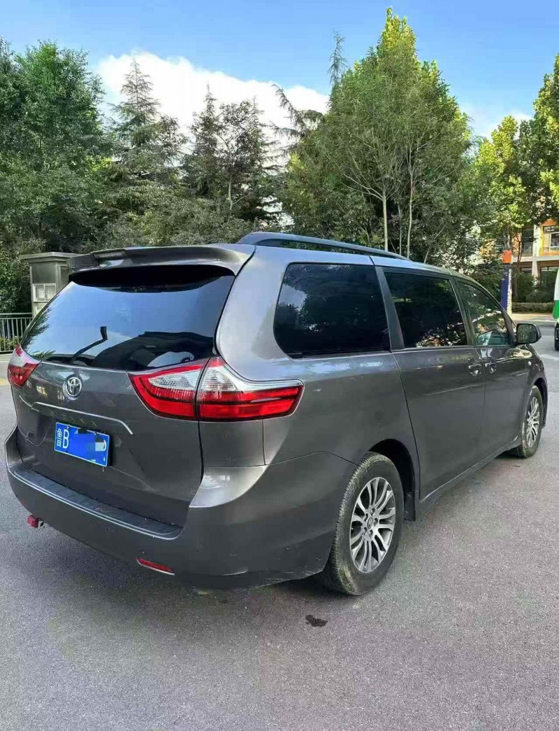 枣庄19年丰田塞纳4